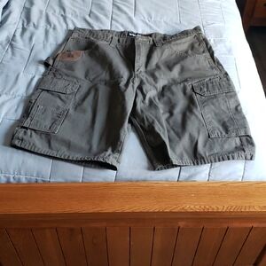Wrangler Gray Cargo Shorts Durable Cotton Design
